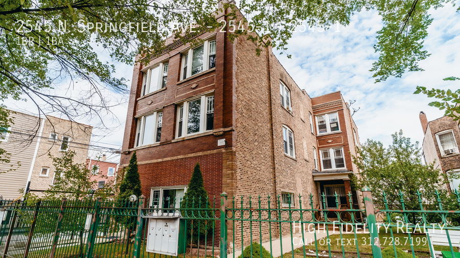 2545 N Springfield Ave in Chicago, IL - Building Photo