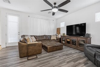 10410 Lilac Square Ave in Las Vegas, NV - Building Photo - Building Photo