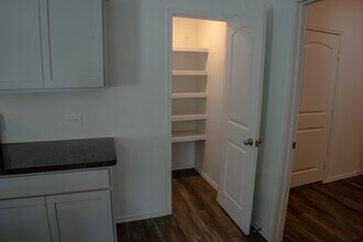 5746 Hampton Valley Dr in Spring, TX - Foto de edificio - Building Photo