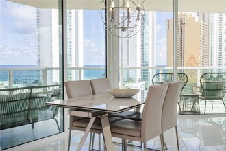 200 Sunny Isles Blvd, Unit 2-1105 in Sunny Isles Beach, FL - Foto de edificio - Building Photo