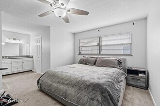 6263 Toyota Dr in Jacksonville, FL - Foto de edificio - Building Photo