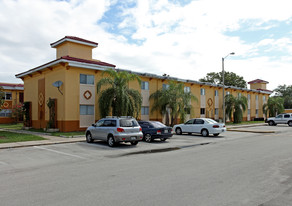 Plaza De Las Fuentes Apartments