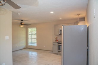 959 Fir St in Caldwell, TX - Building Photo - Building Photo