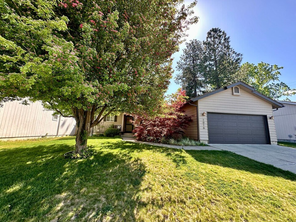 1016 N Nellie Ct in Post Falls, ID - Foto de edificio