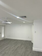 1111 SW 76th Ave in Miami, FL - Building Photo - Building Photo