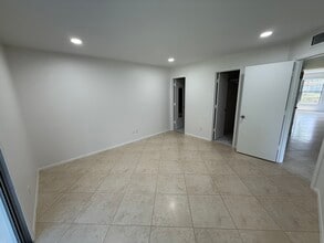 2 Lake Vista Trl in Port St. Lucie, FL - Foto de edificio - Building Photo