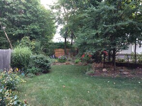14 Greenville St, Unit 1 in Somerville, MA - Building Photo - Building Photo