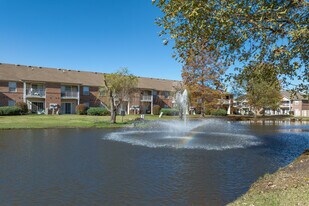 Southwind Lakes Apartments in Memphis, TN - Building Photo