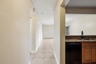 1453 Lake Crystal Dr in West Palm Beach, FL - Building Photo - Building Photo