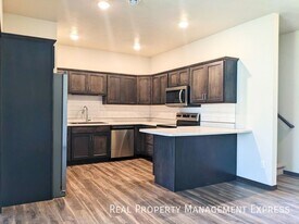 3 Bedroom 2.5 Bathroom Townhome w/ Attached Garage in Sioux Falls, SD - Building Photo