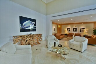 2017 S Ocean Dr in Hallandale Beach, FL - Building Photo - Building Photo