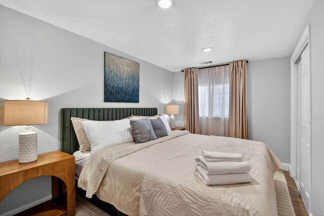 768 Lakechime Dr in Sunnyvale, CA - Building Photo - Building Photo