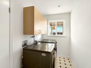 2800 Roop Rd in Gilroy, CA - Building Photo - Building Photo