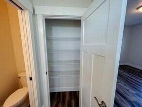 439 NW Princess Ct, Unit #2 in Bend, OR - Foto de edificio - Building Photo