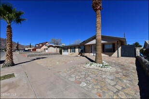 4749 Tropicana Ave in El Paso, TX - Building Photo