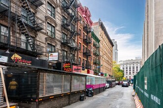 83-85 Baxter St in New York, NY - Foto de edificio - Building Photo
