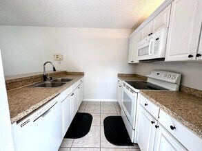 193 Charter Way in West Palm Beach, FL - Building Photo - Building Photo