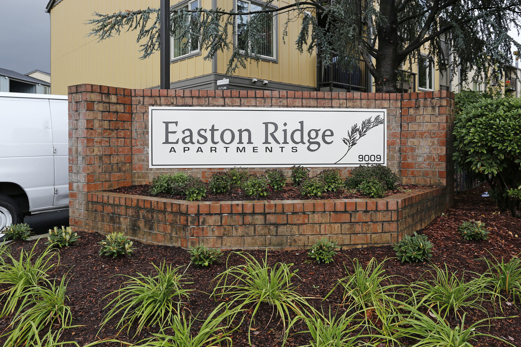 Easton Ridge Apartments in Clackamas, OR