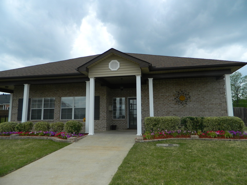 Franklin Square in Munford, TN - Building Photo