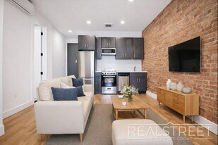 NEW Super Bright Modern 2 Bedroom, Unit 4B in Brooklyn, NY - Building Photo