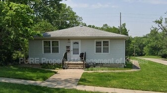 2503 SW Central Park Ave in Topeka, KS - Building Photo