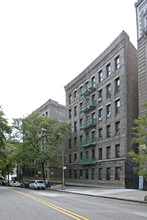 835 Riverside Dr in New York, NY - Foto de edificio - Building Photo