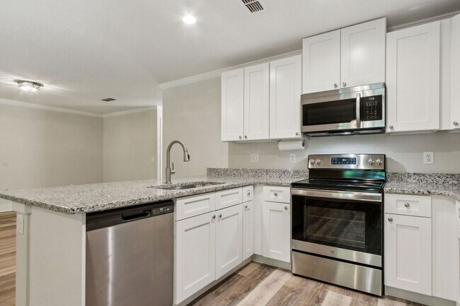 1116 S 10th St in Fernandina Beach, FL - Building Photo - Building Photo