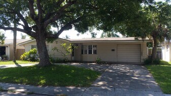 4430 Glissade Dr in New Port Richey, FL - Building Photo