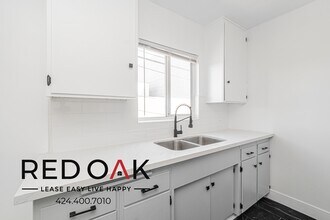 8514 Sherwood Dr in West Hollywood, CA - Building Photo - Building Photo