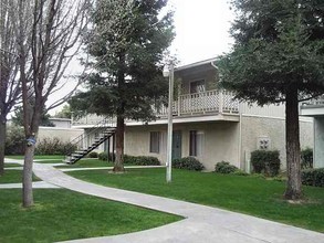 Harmony Apartments in Clovis, CA - Building Photo - Building Photo