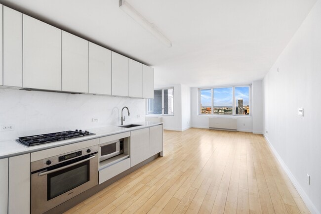 property at 322 W 57th St