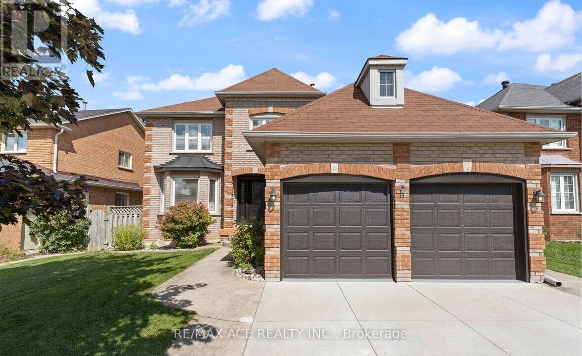 39 Chamberlin Dr in Cambridge, ON - Building Photo