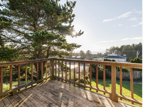 3505 NE Quay Ave in Lincoln City, OR - Building Photo - Building Photo