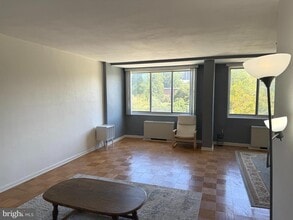 10401 Grosvenor Pl in Rockville, MD - Building Photo - Building Photo