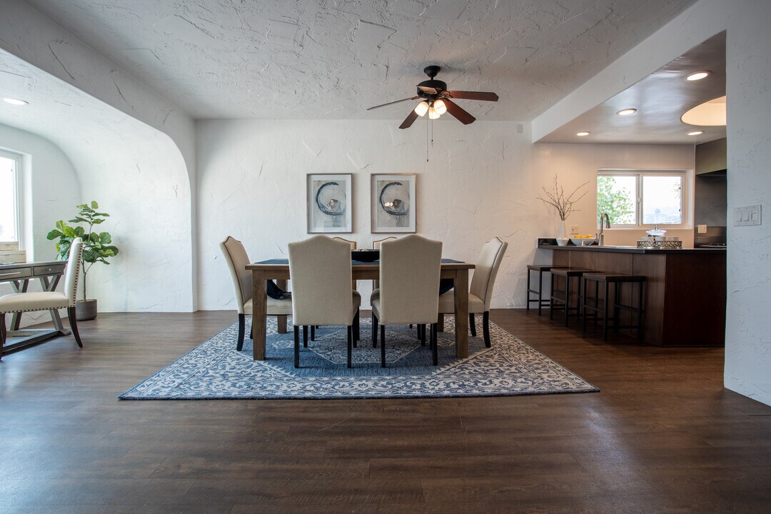 La Corona Del Mar Apartments in San Pedro, CA - Building Photo