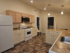 1213 NE 6th St in Grants Pass, OR - Building Photo - Building Photo