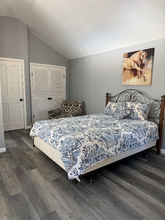 10610 Falls Rd-Unit -A in Potomac, MD - Building Photo