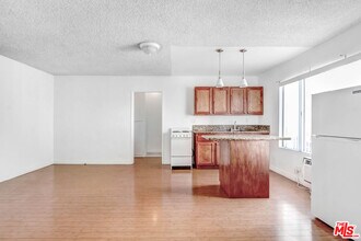 817 N Hudson Ave in Los Angeles, CA - Building Photo - Building Photo