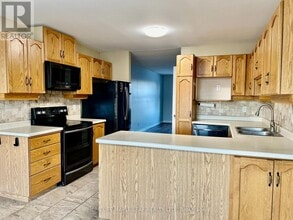 14 Old Orchard Glen in Woodstock, ON - Building Photo - Building Photo