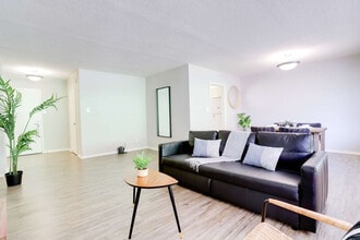 2111 Richmond Hwy in Arlington, VA - Foto de edificio - Building Photo