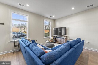 12384 Azure Ln in Fairfax, VA - Building Photo - Building Photo
