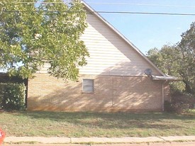 Bernard St. Duplexes in Denton, TX - Foto de edificio - Building Photo