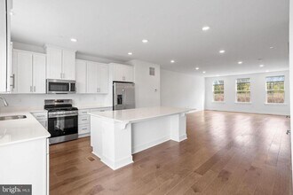 142 ADA Hightower Ave in Hopewell Township, NJ - Foto de edificio - Building Photo