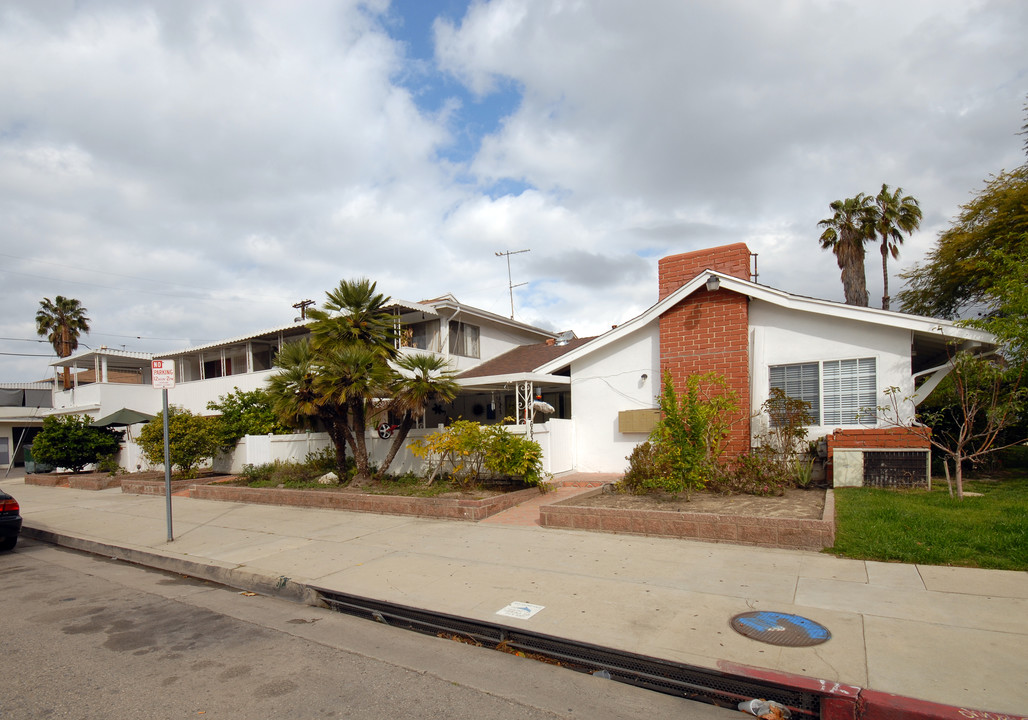 6637 Rhodes Ave in North Hollywood, CA - Foto de edificio