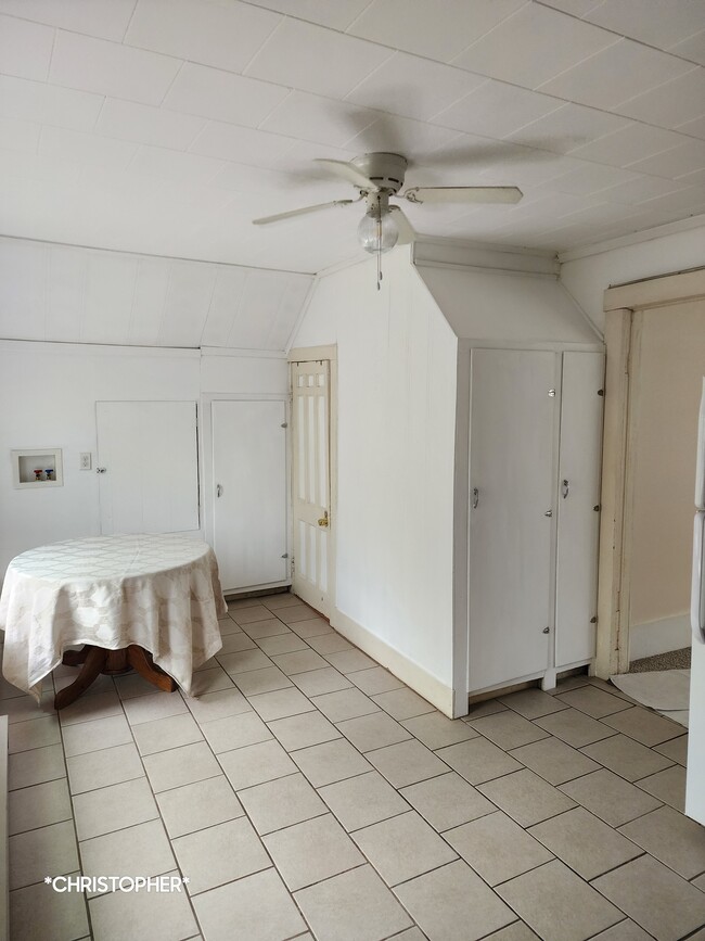 215 Freeman Ave, Unit #2 in Syracuse, NY - Building Photo - Building Photo