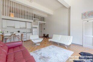 61 Brookline Ave, Unit 214 in Boston, MA - Building Photo