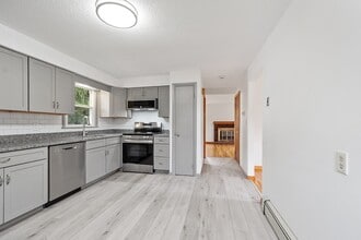 4 Haskell Rd in Pepperell, MA - Building Photo - Building Photo