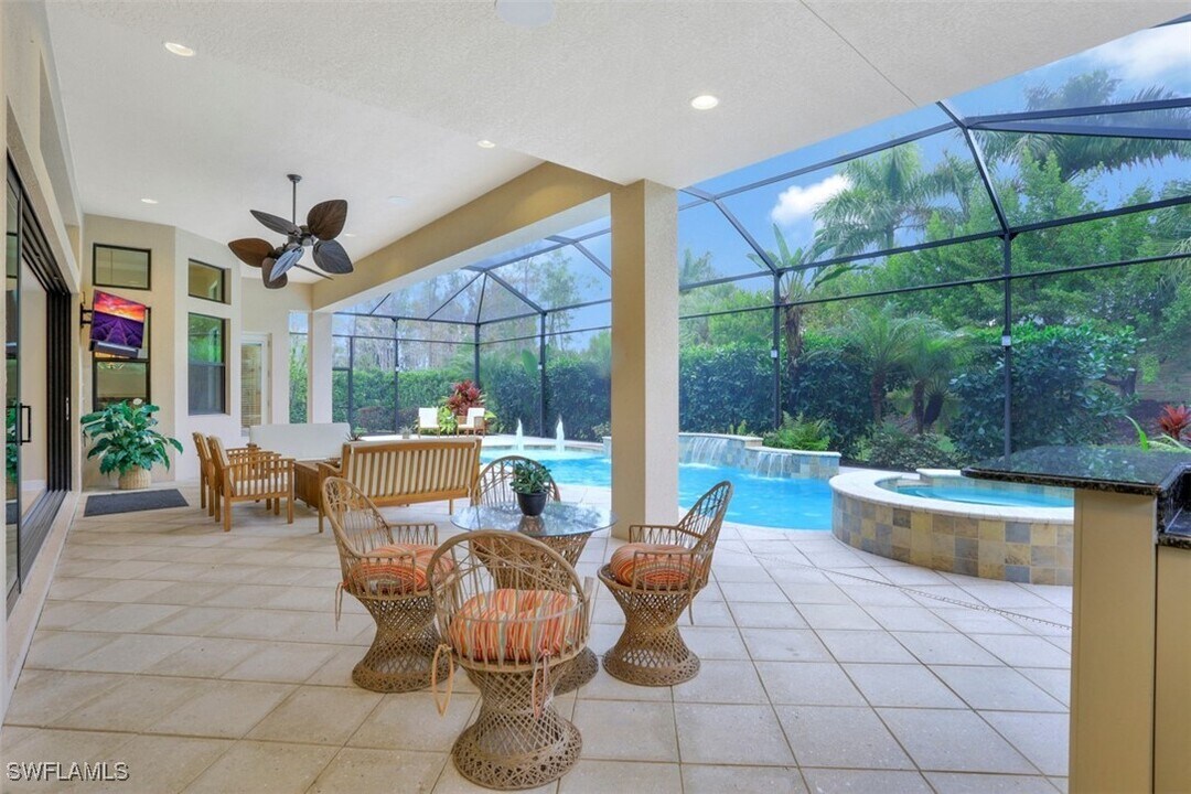 23068 Sanabria Loop in Bonita Springs, FL - Foto de edificio