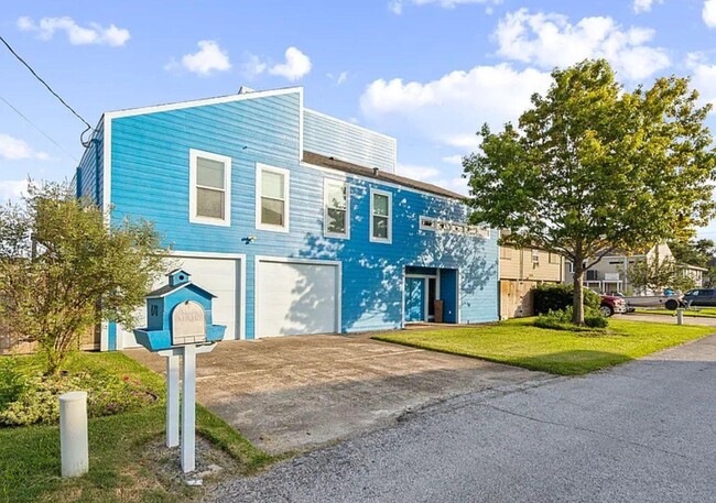 property at 678 Warsaw Dr