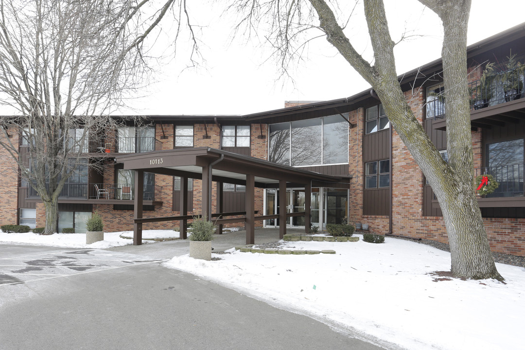 Oakridge Manor in Hopkins, MN - Foto de edificio